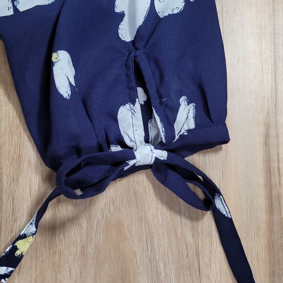 🔹️Liz Claiborne Blue & White Daisy Print Popover Blouse Small - Picture 7 of 13